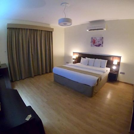 Weekend Hotel & Apartments Muscat Exterior foto