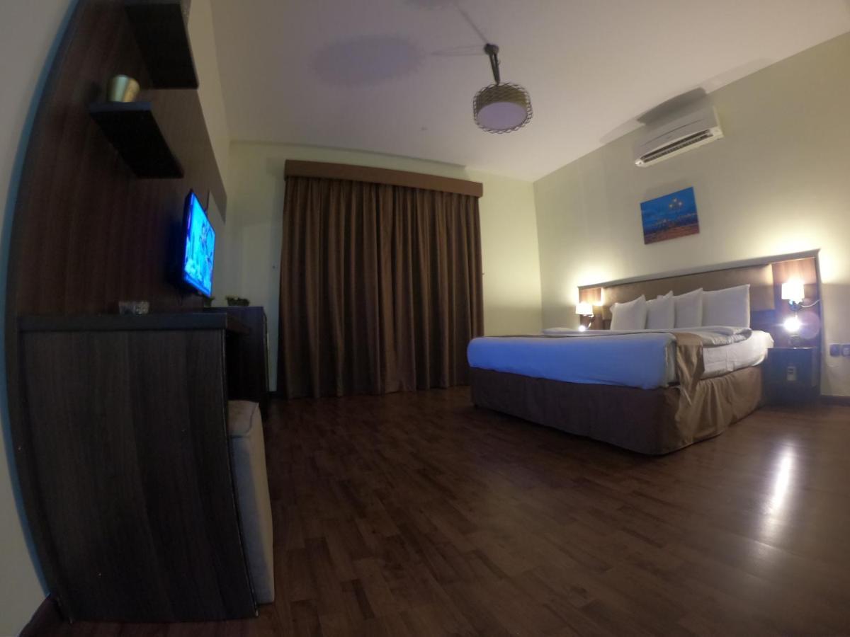 Weekend Hotel & Apartments Muscat Exterior foto