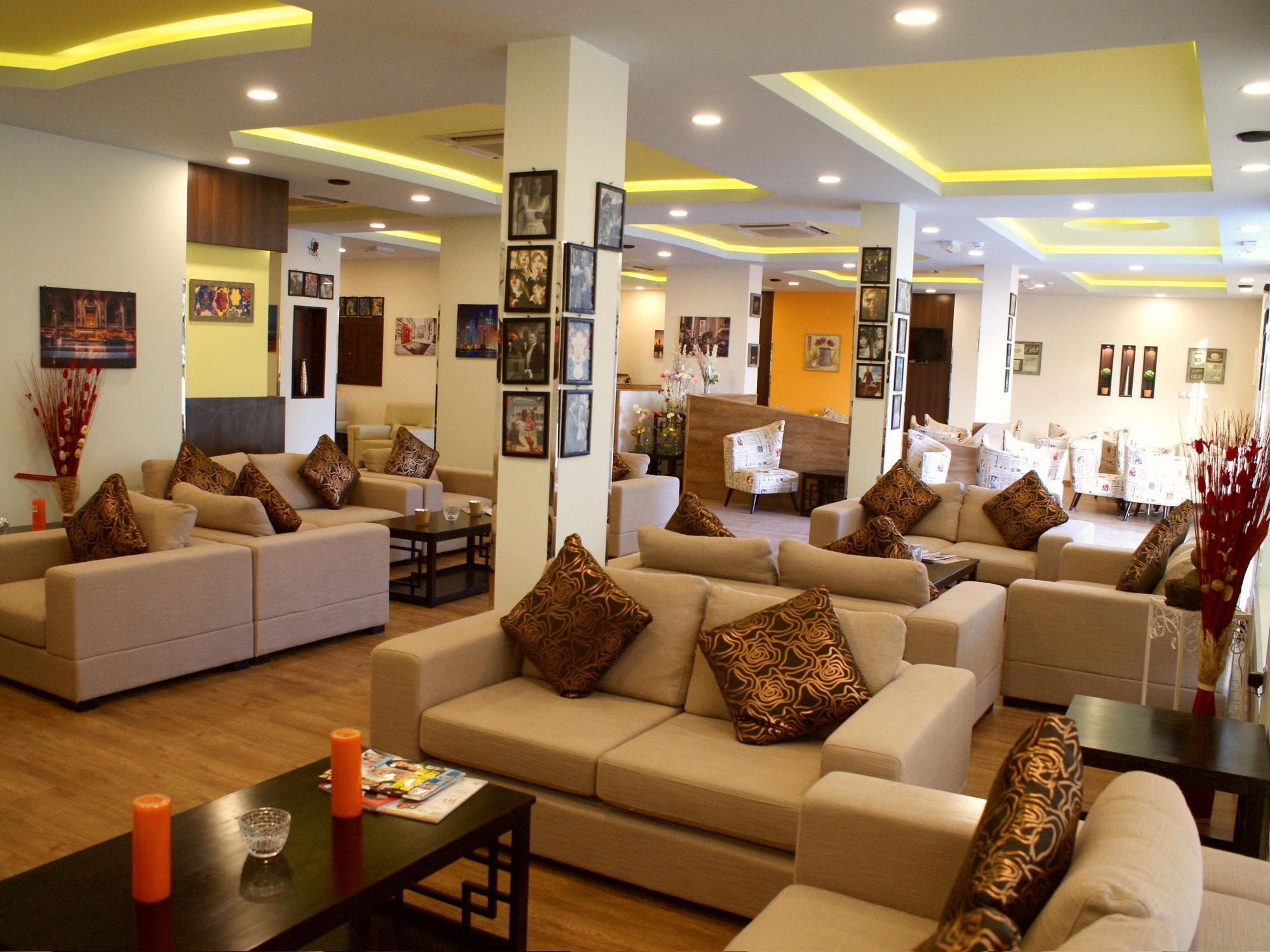 Weekend Hotel & Apartments Muscat Exterior foto