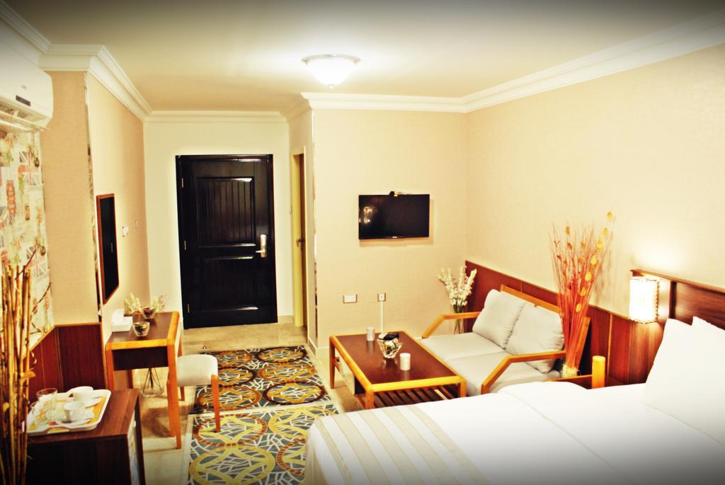 Weekend Hotel & Apartments Muscat Exterior foto
