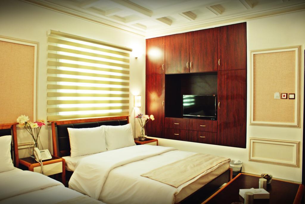 Weekend Hotel & Apartments Muscat Exterior foto