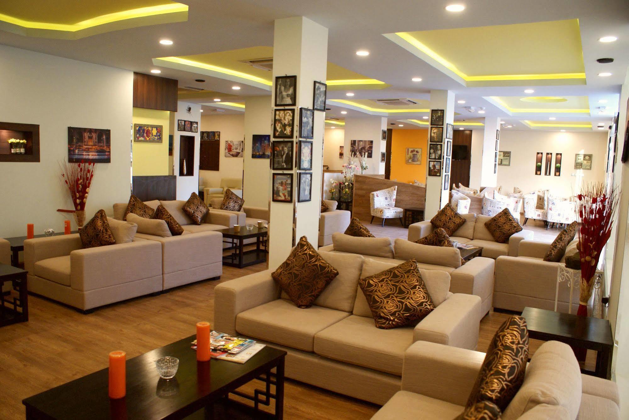 Weekend Hotel & Apartments Muscat Exterior foto