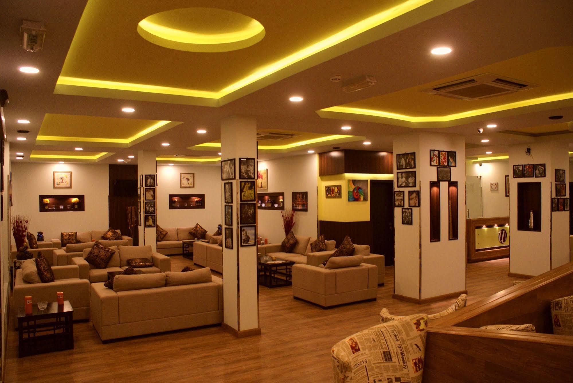Weekend Hotel & Apartments Muscat Exterior foto
