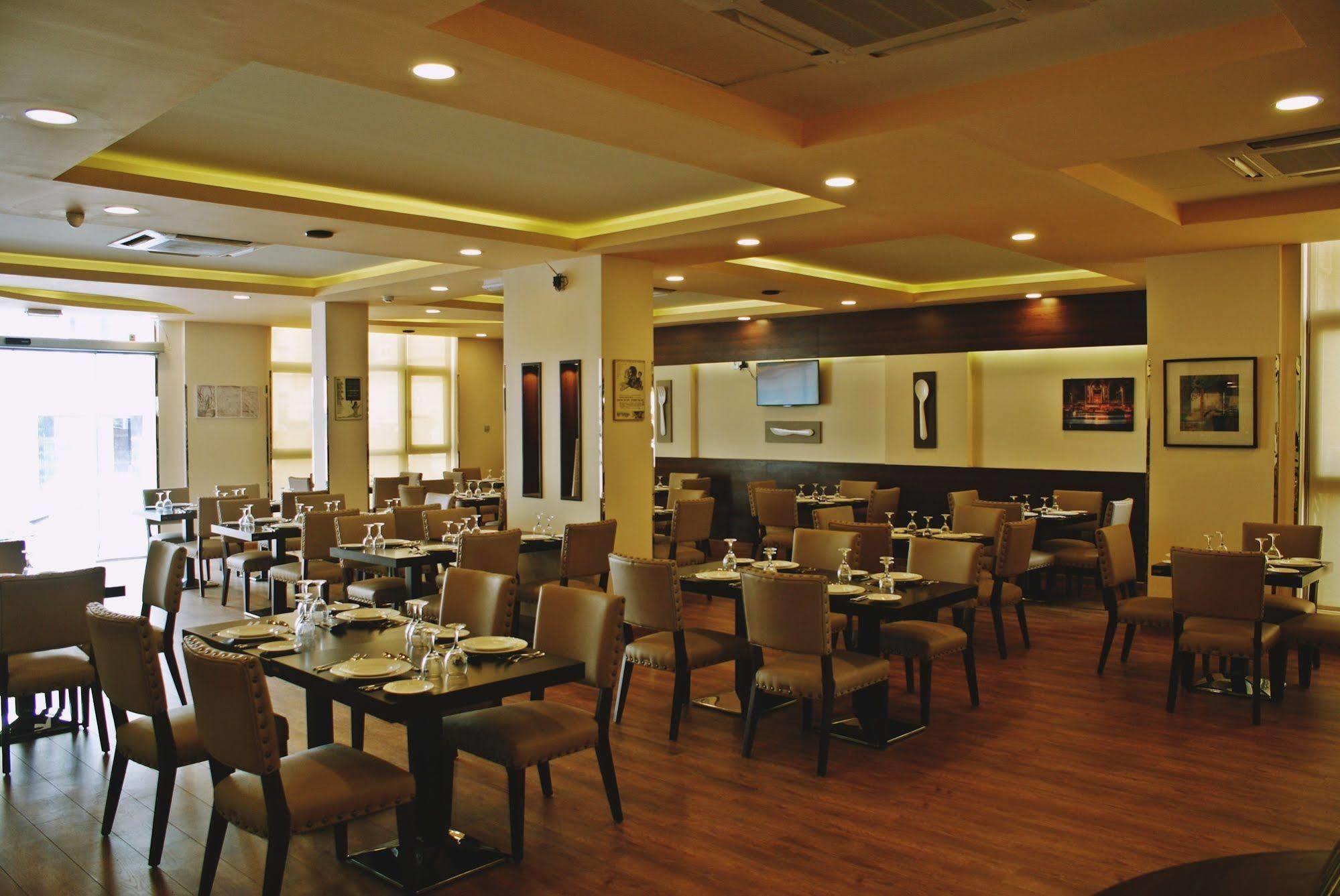 Weekend Hotel & Apartments Muscat Exterior foto