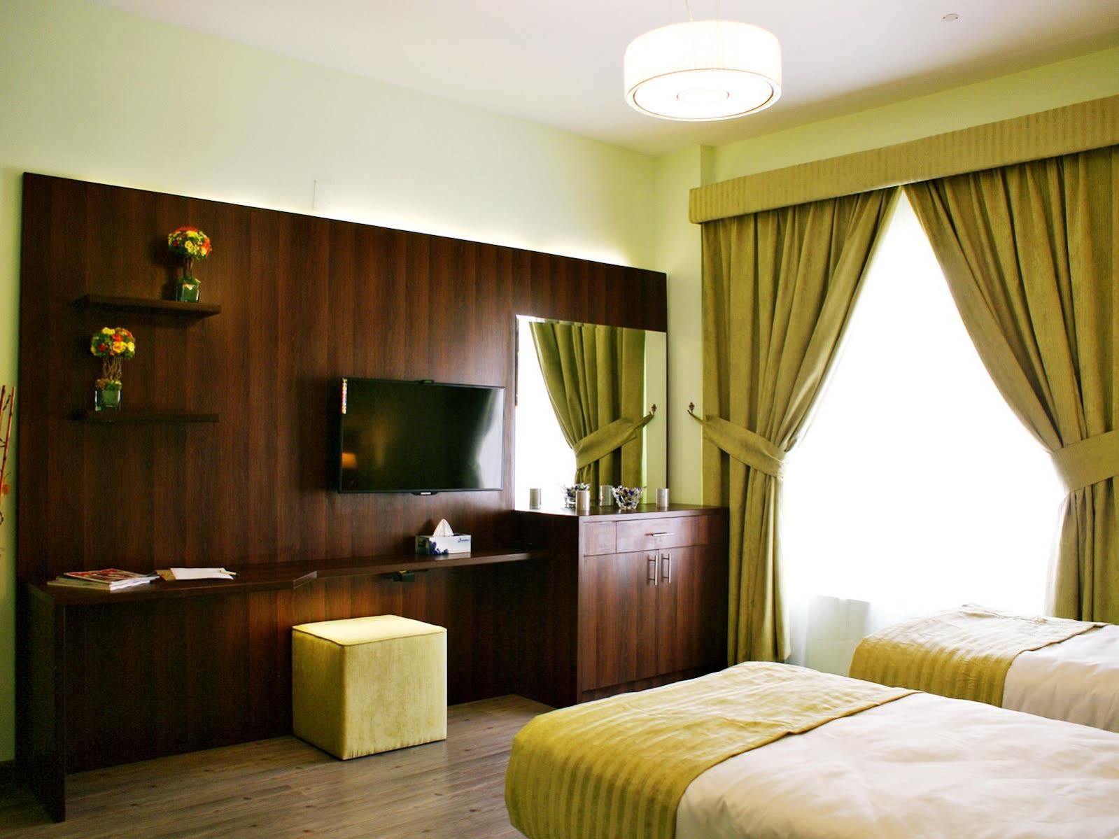Weekend Hotel & Apartments Muscat Exterior foto