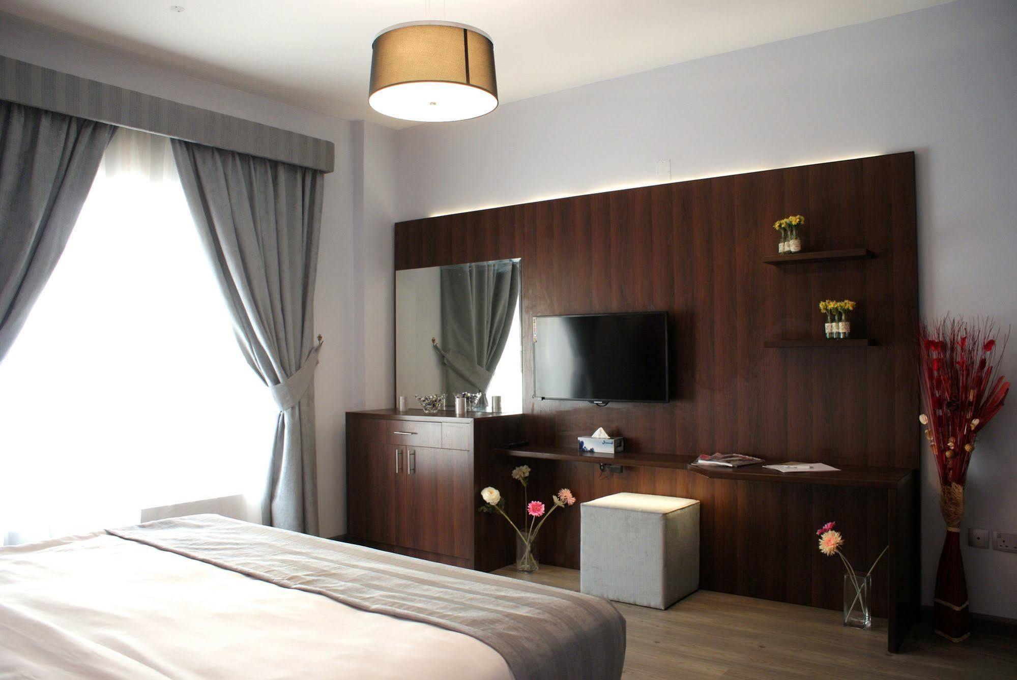 Weekend Hotel & Apartments Muscat Exterior foto