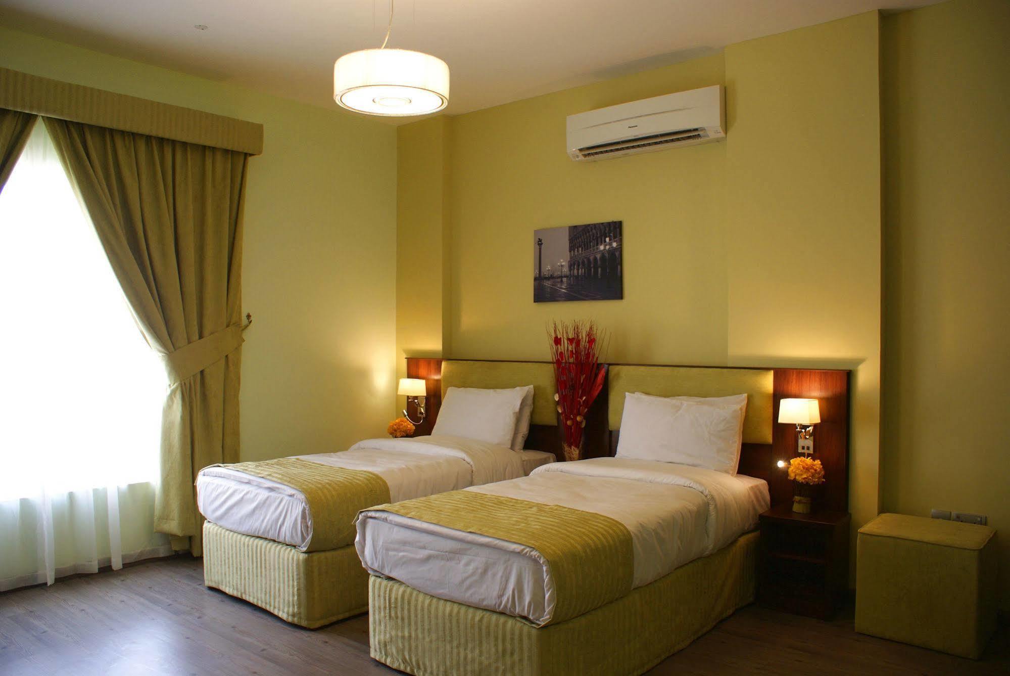 Weekend Hotel & Apartments Muscat Exterior foto
