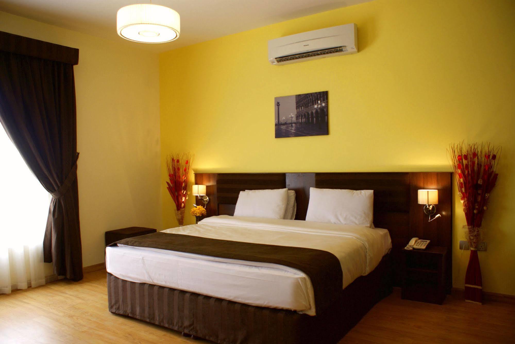 Weekend Hotel & Apartments Muscat Exterior foto