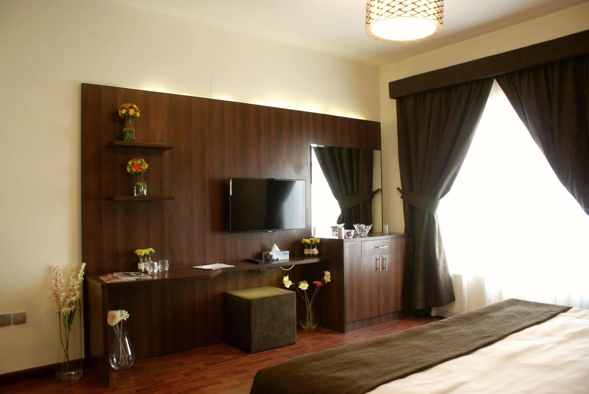 Weekend Hotel & Apartments Muscat Exterior foto