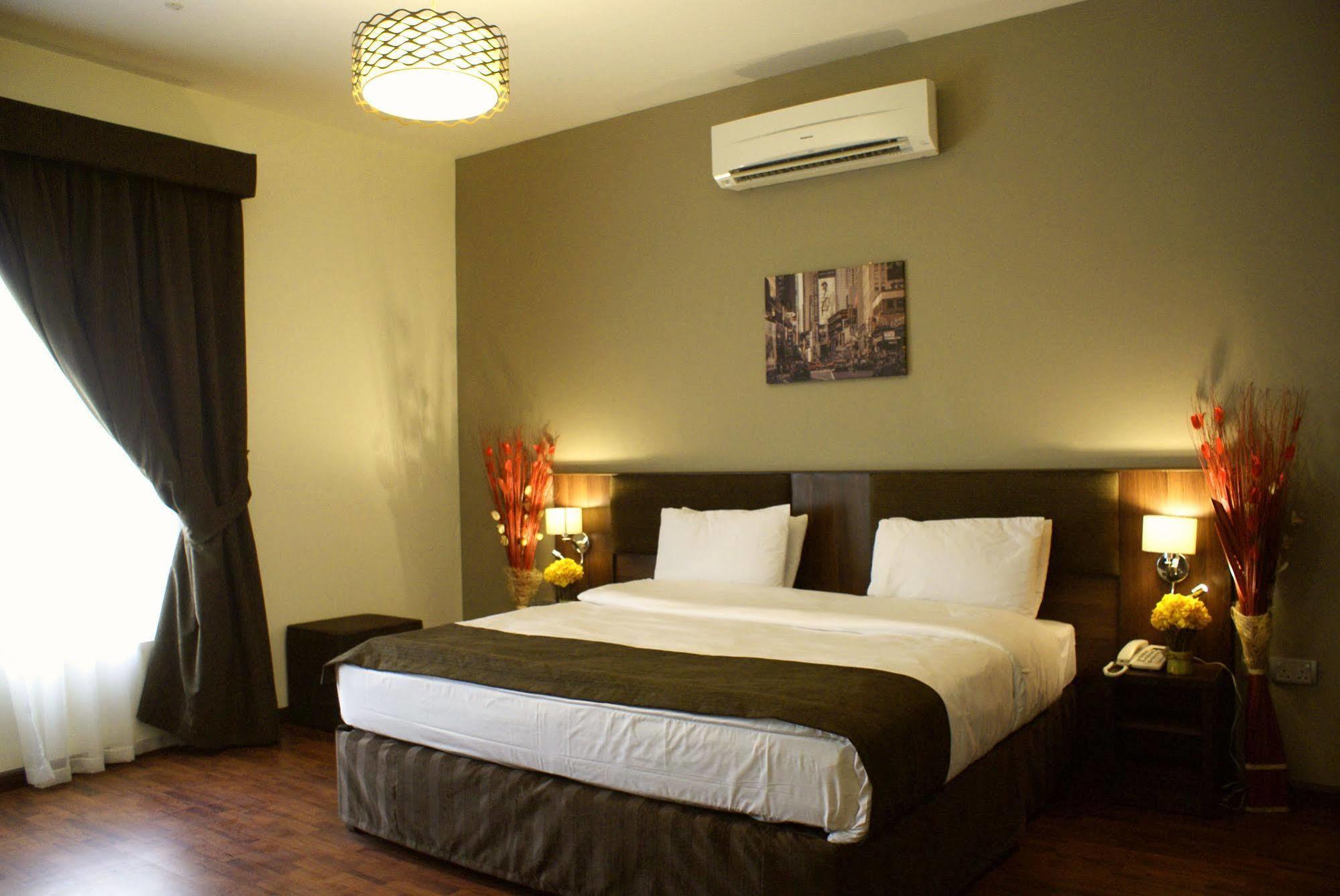 Weekend Hotel & Apartments Muscat Exterior foto