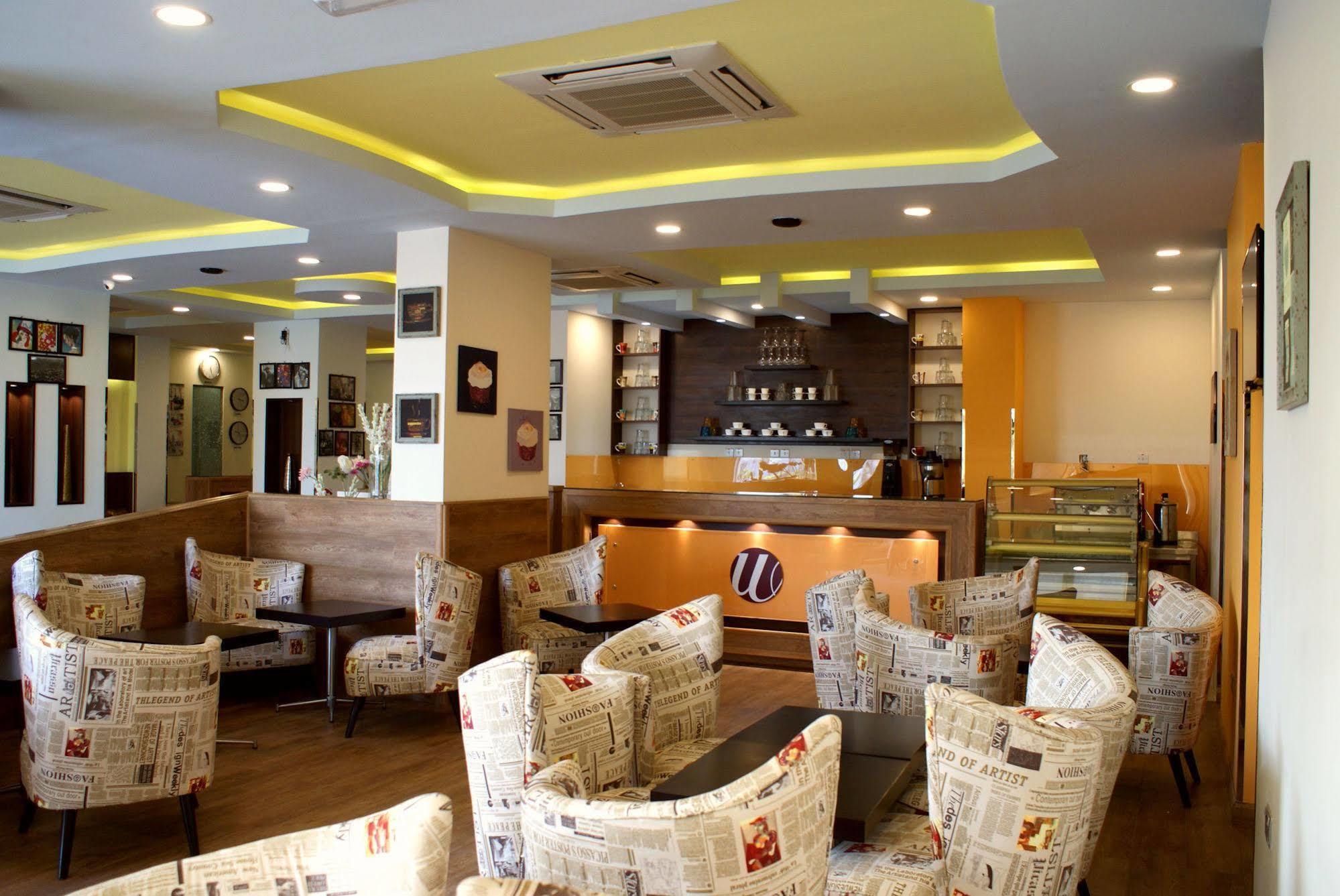 Weekend Hotel & Apartments Muscat Exterior foto