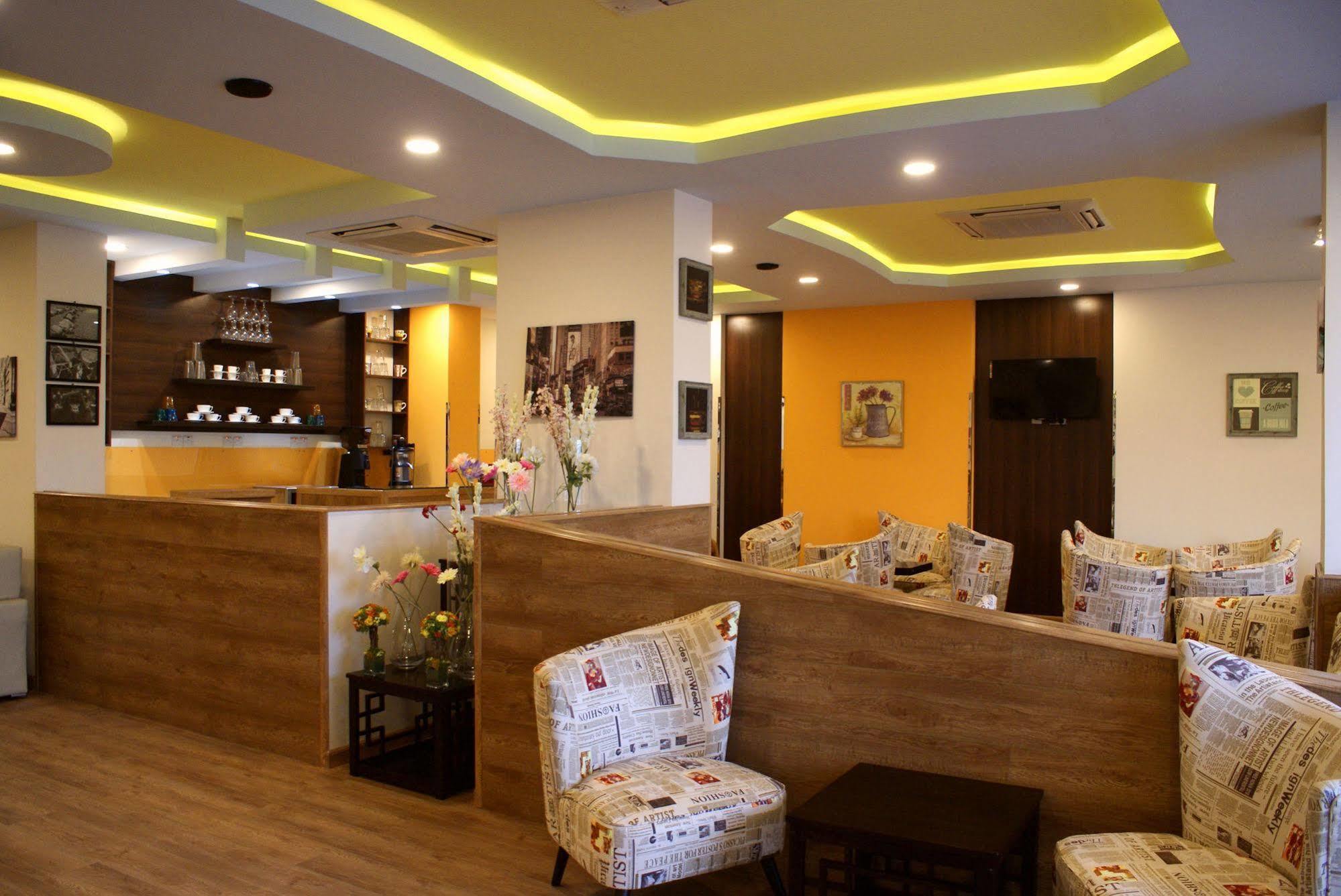 Weekend Hotel & Apartments Muscat Exterior foto