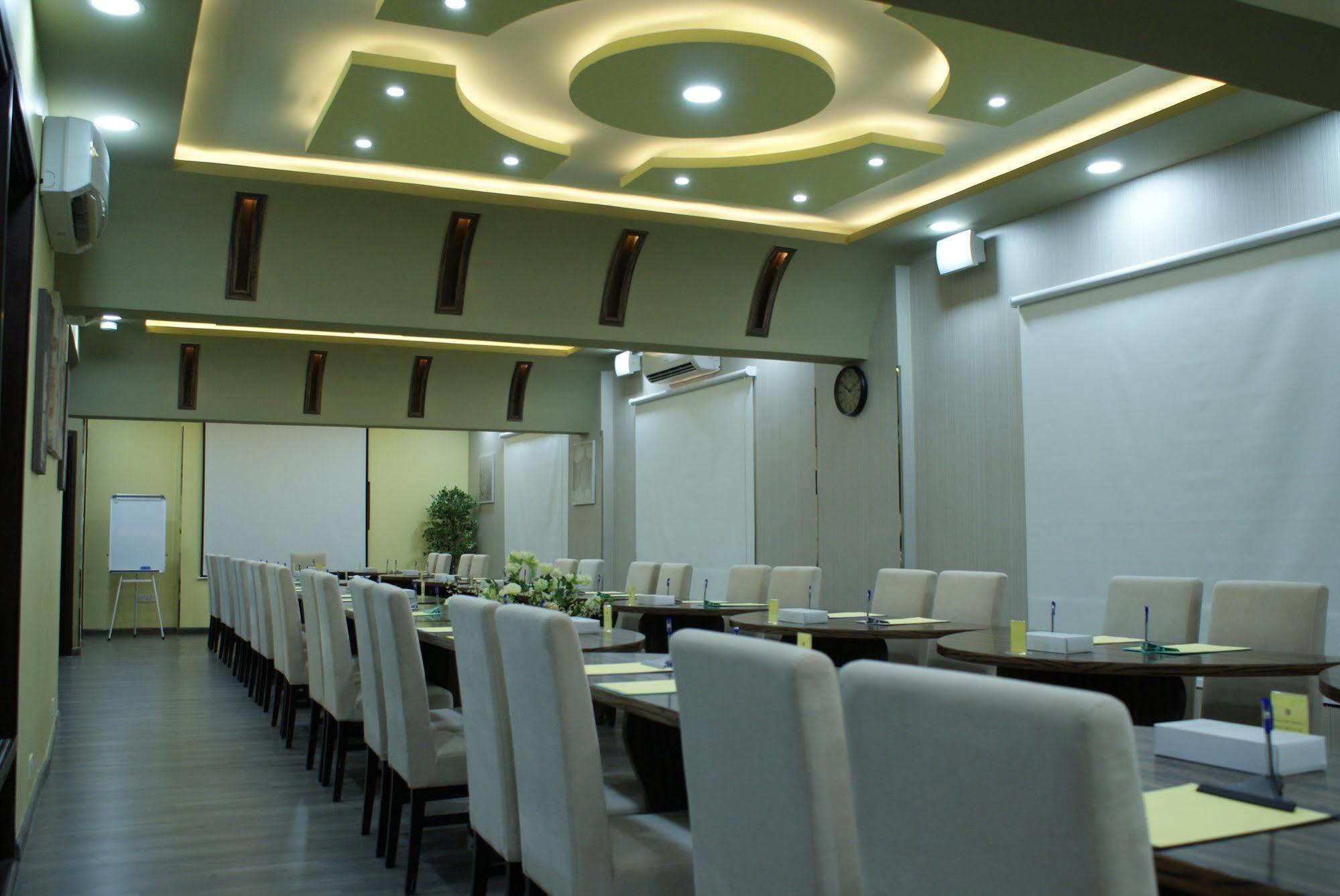 Weekend Hotel & Apartments Muscat Exterior foto