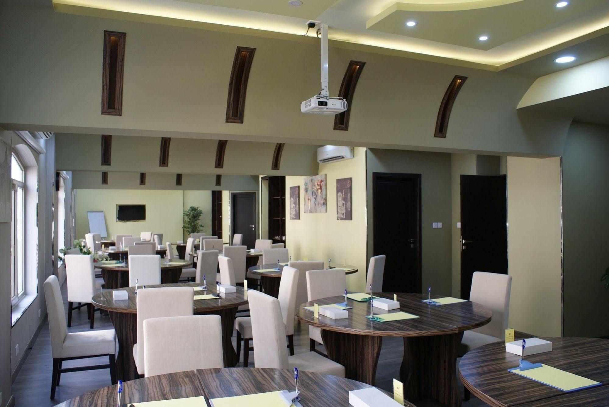 Weekend Hotel & Apartments Muscat Exterior foto
