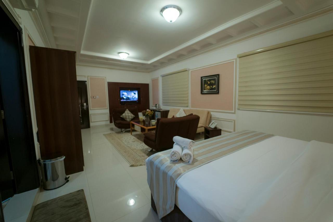 Weekend Hotel & Apartments Muscat Exterior foto